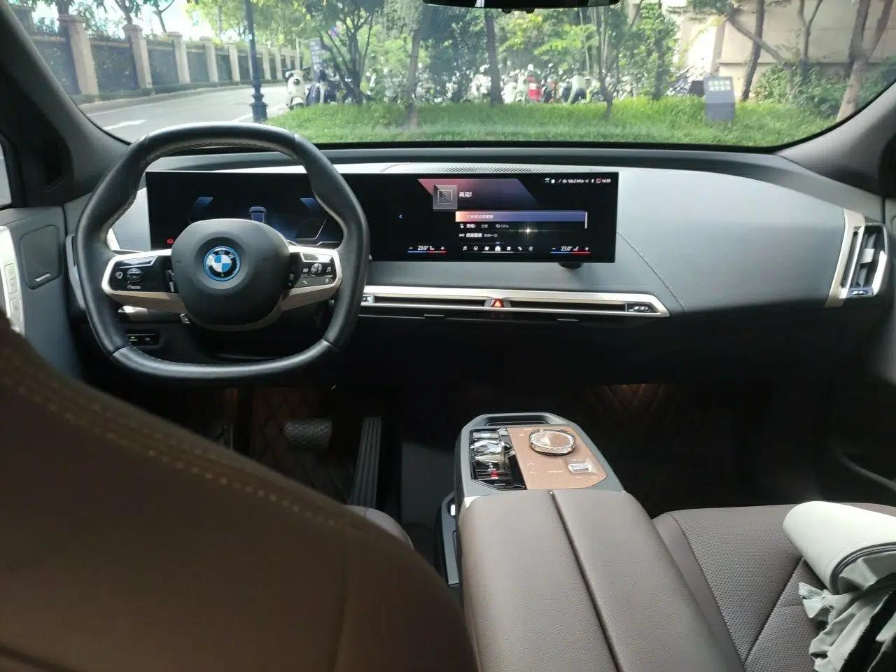 BMW iX 2023 Updated xDrive40 — миниатюра 9