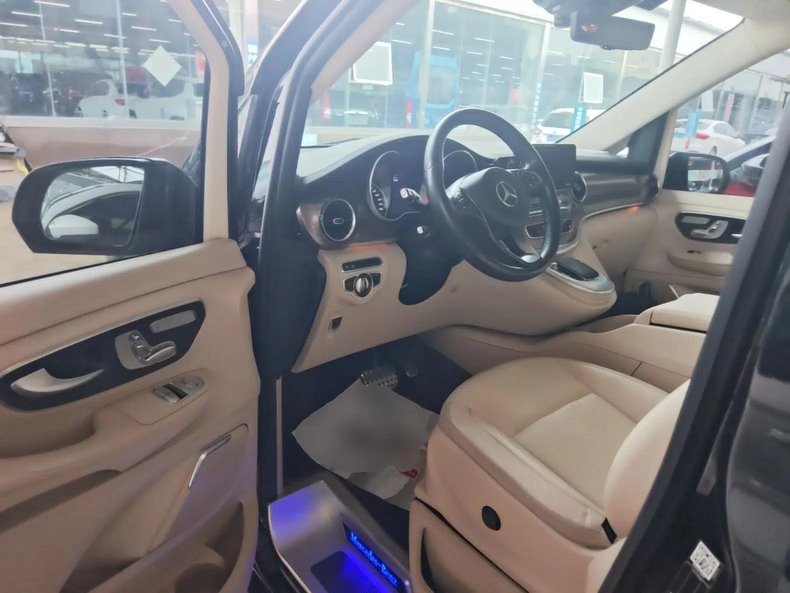 Mercedes-Benz V-Class 2021 V 260 L Long Wheelbase Prestige Edition — миниатюра 23