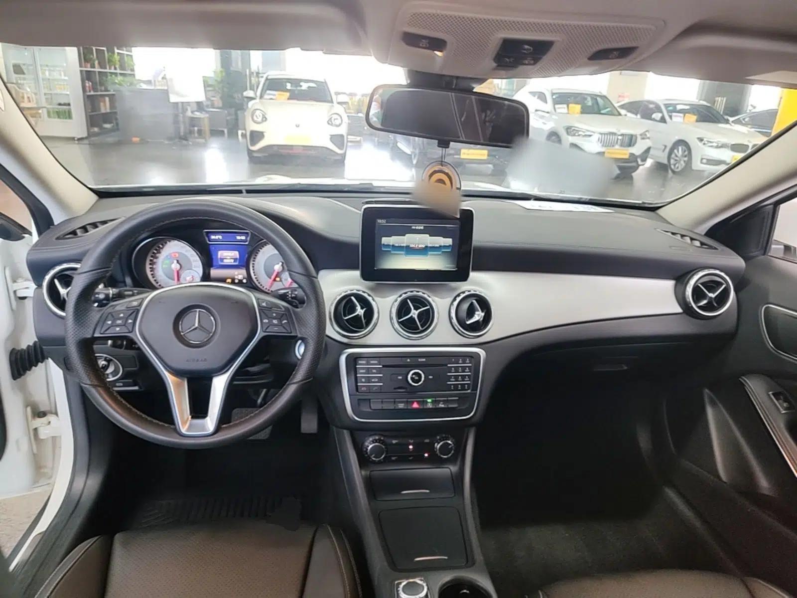 Mercedes-Benz GLA 2016 GLA 200 Fashion Model — миниатюра 12