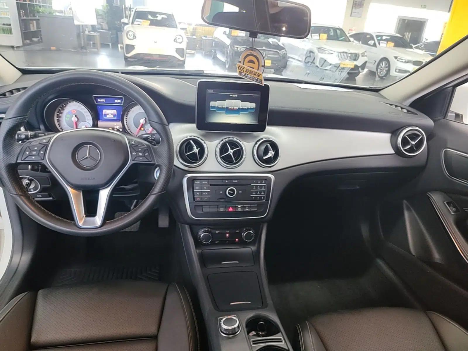 Mercedes-Benz GLA 2016 GLA 200 Fashion Model — миниатюра 15