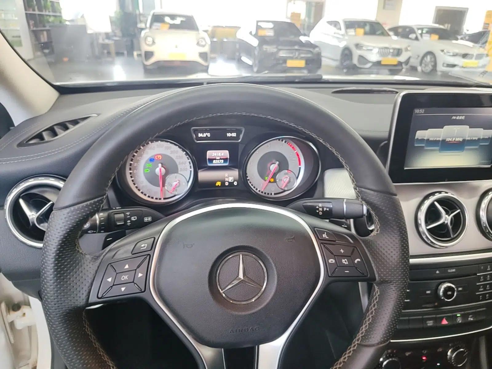 Mercedes-Benz GLA 2016 GLA 200 Fashion Model — миниатюра 16