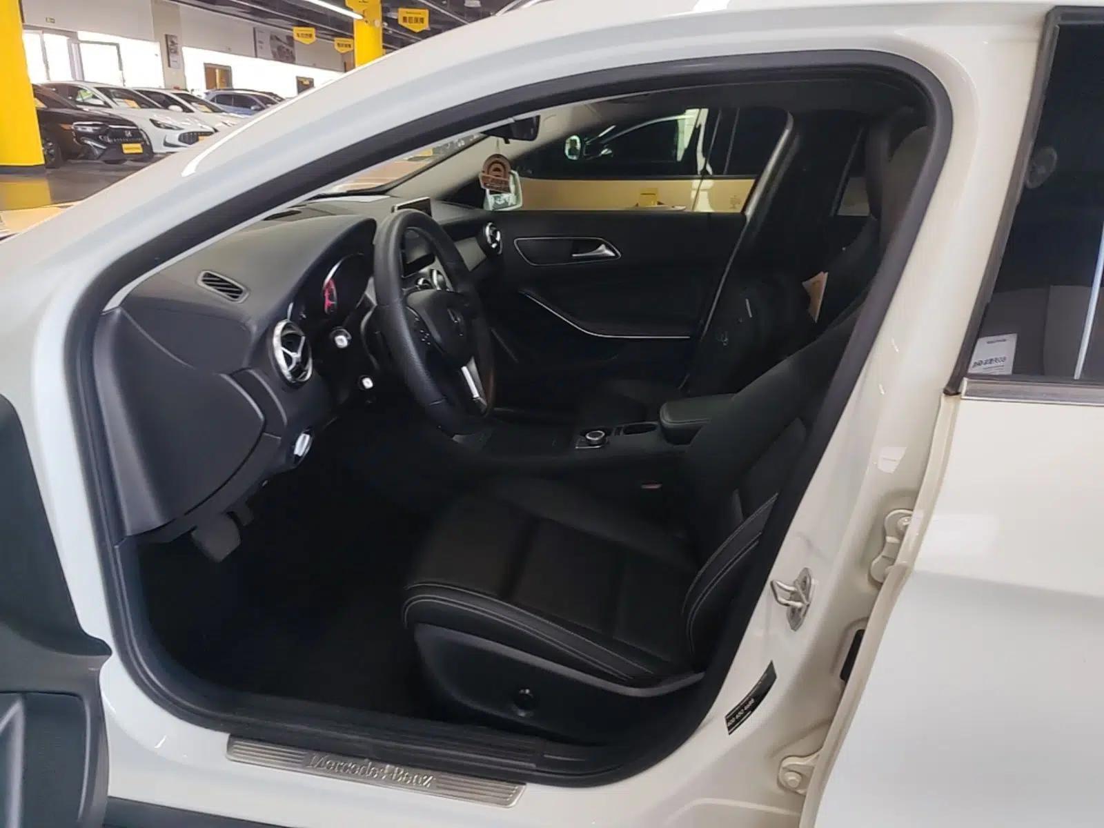 Mercedes-Benz GLA 2016 GLA 200 Fashion Model — миниатюра 17