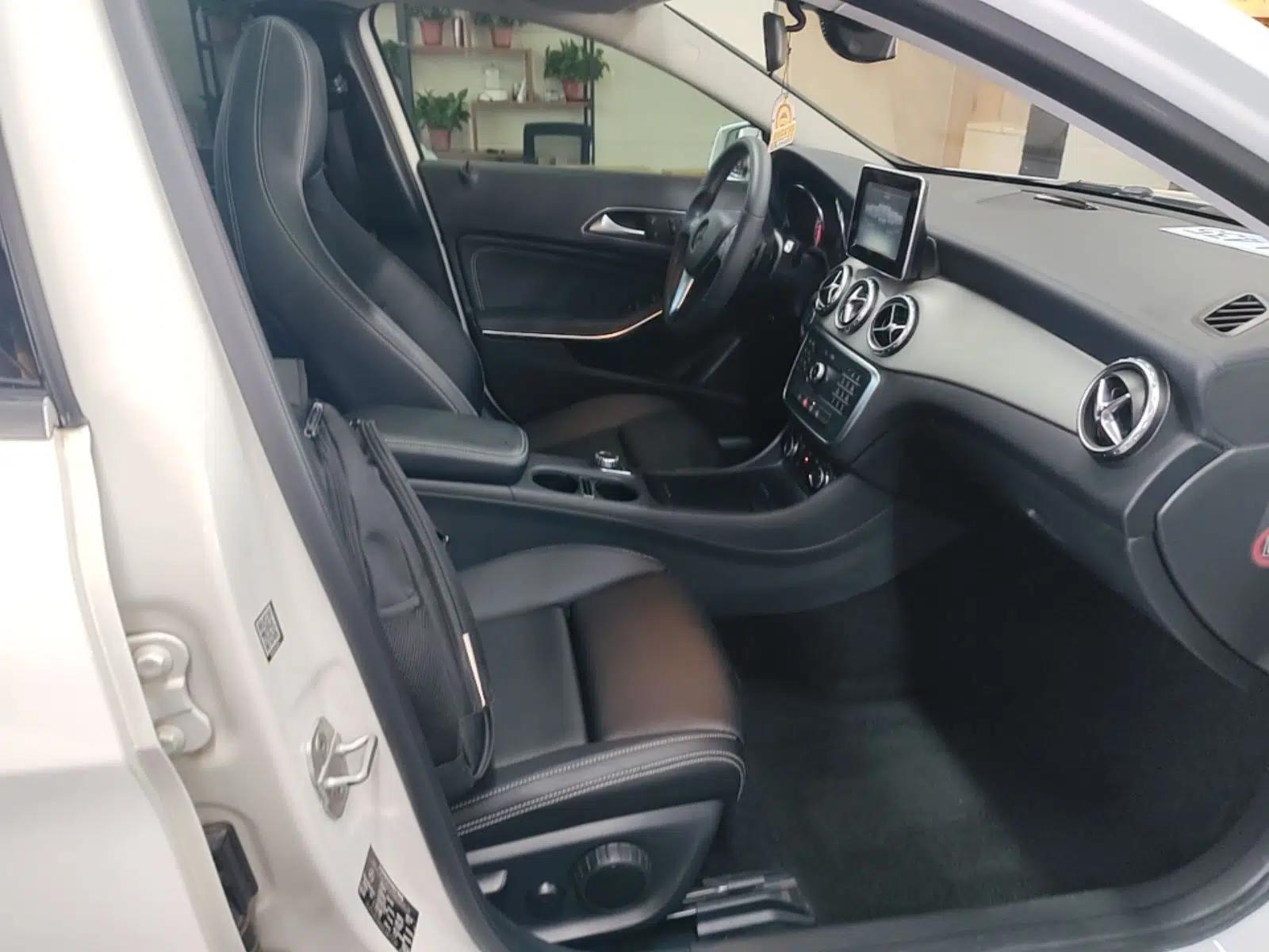 Mercedes-Benz GLA 2016 GLA 200 Fashion Model — миниатюра 19