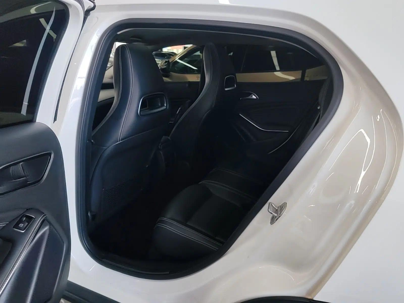 Mercedes-Benz GLA 2016 GLA 200 Fashion Model — миниатюра 20
