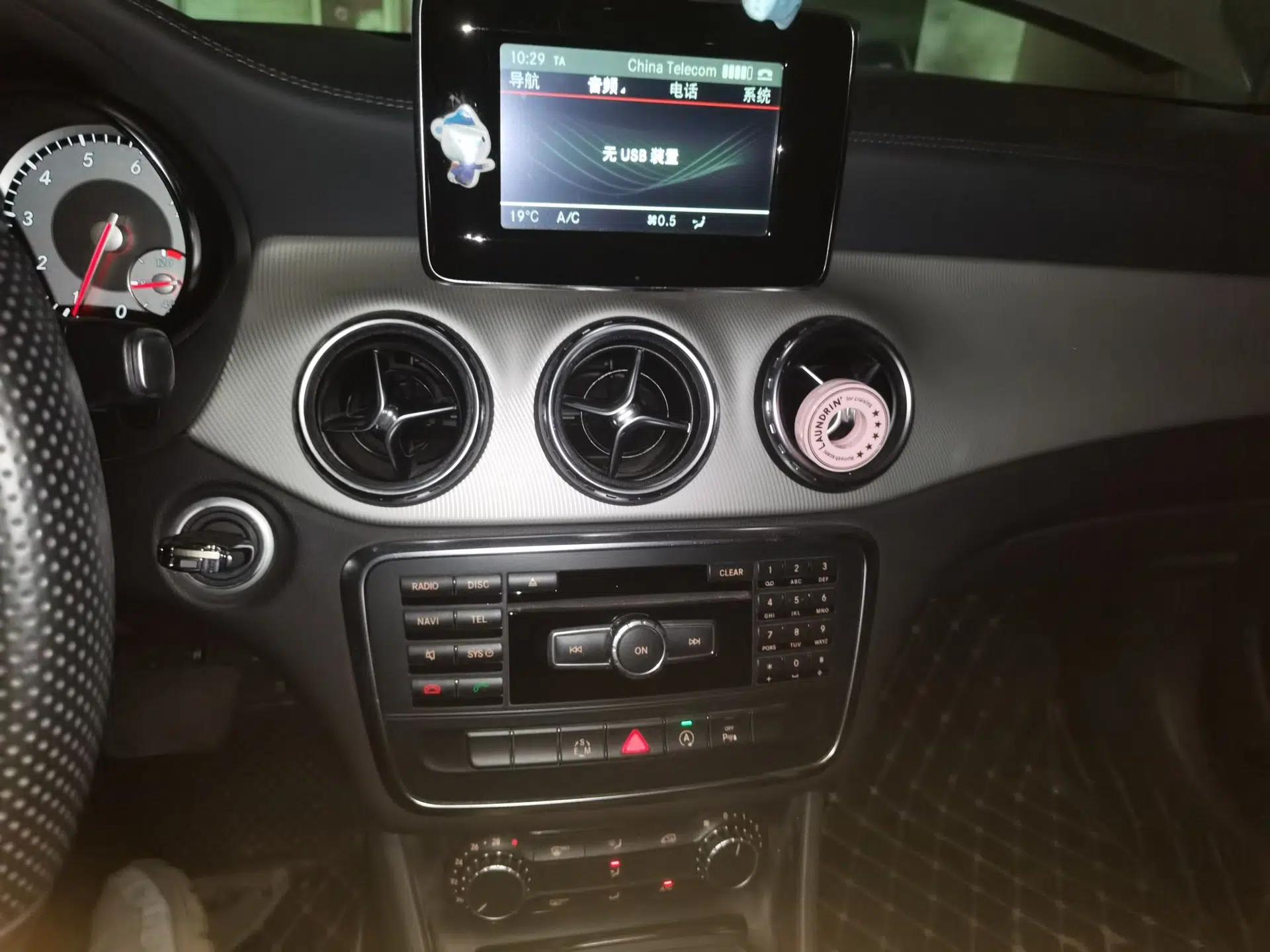 Mercedes-Benz GLA 2015 GLA 200 Fashion Model — миниатюра 13