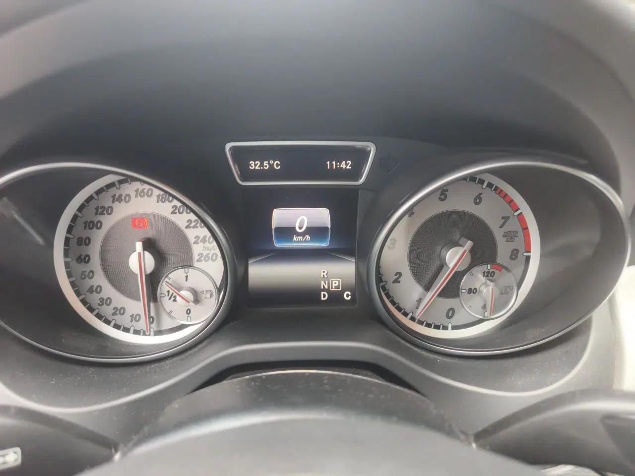 Mercedes-Benz GLA 2016 GLA 200 Fashion Model — миниатюра 11