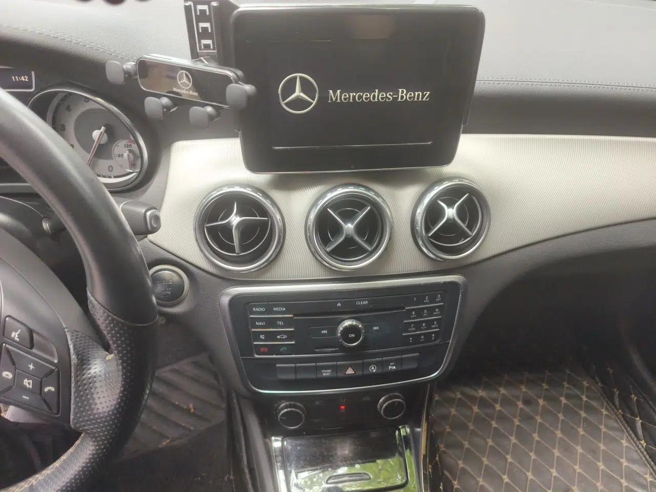 Mercedes-Benz GLA 2016 GLA 200 Fashion Model — миниатюра 13