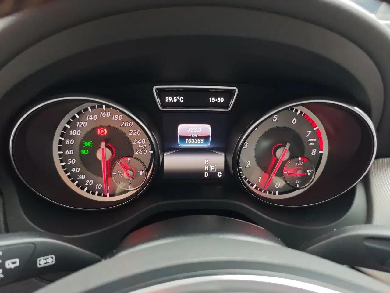 Mercedes-Benz GLA 2015 GLA 220 4MATIC Fashion Model — миниатюра 12