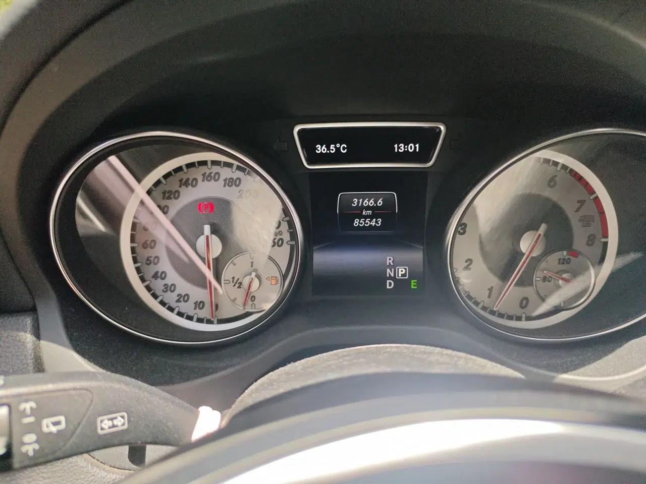 Mercedes-Benz GLA 2015 GLA 220 4MATIC Fashion Model — миниатюра 11