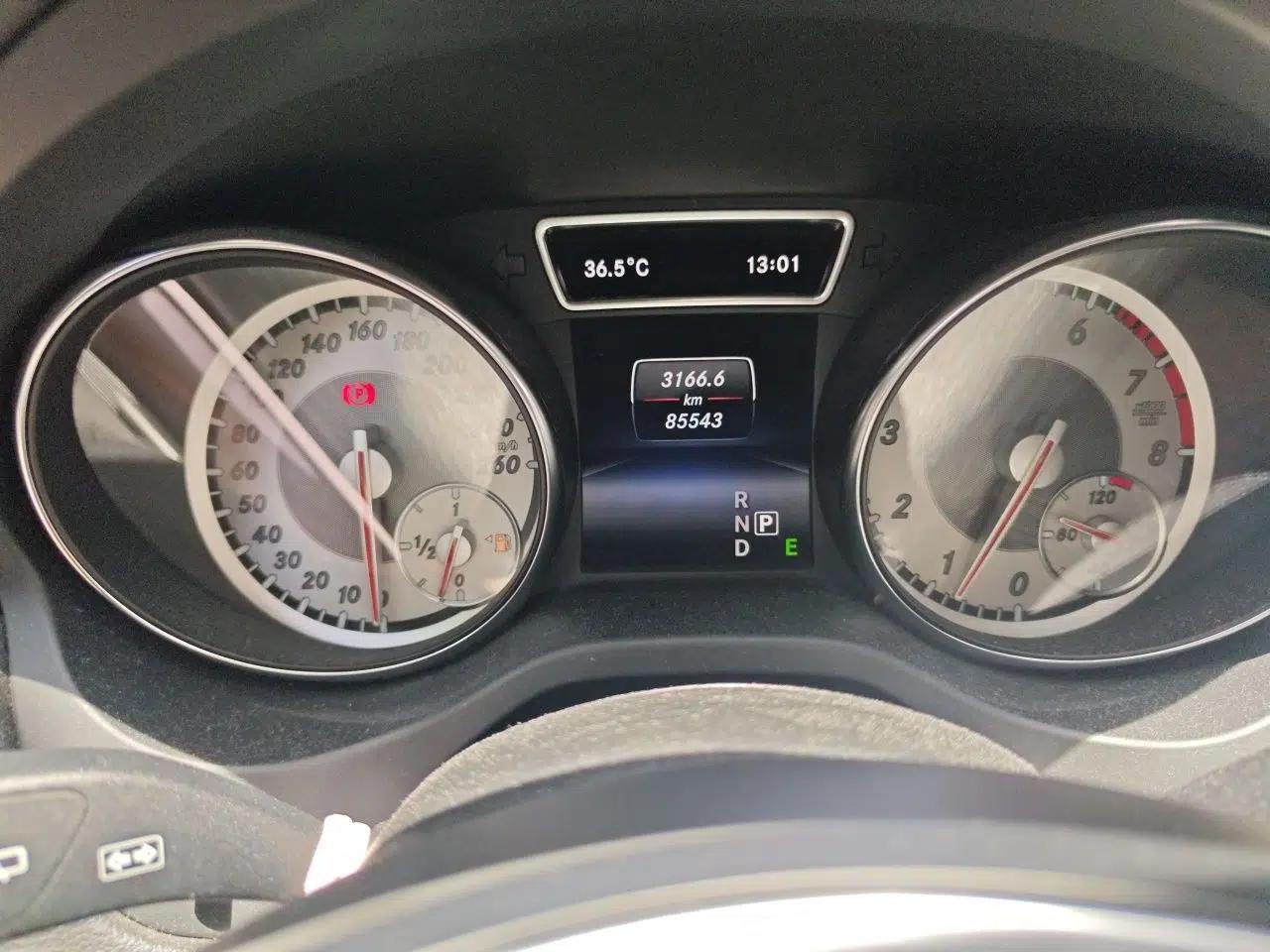 Mercedes-Benz GLA 2015 GLA 220 4MATIC Fashion Model — миниатюра 12