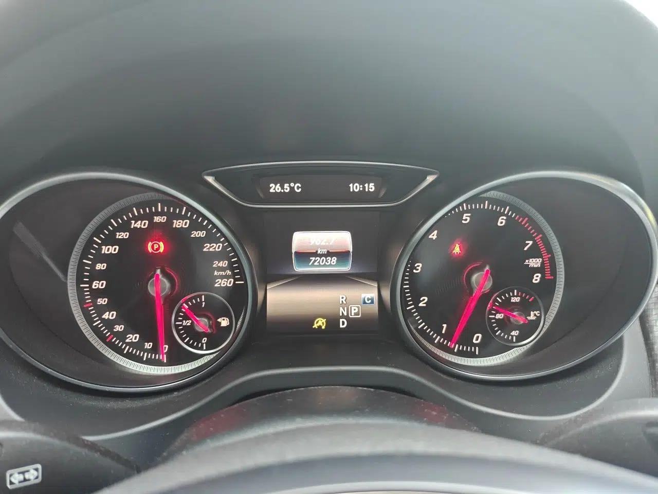 Mercedes-Benz GLA 2017 GLA 220 4MATIC Fashion Model — миниатюра 11