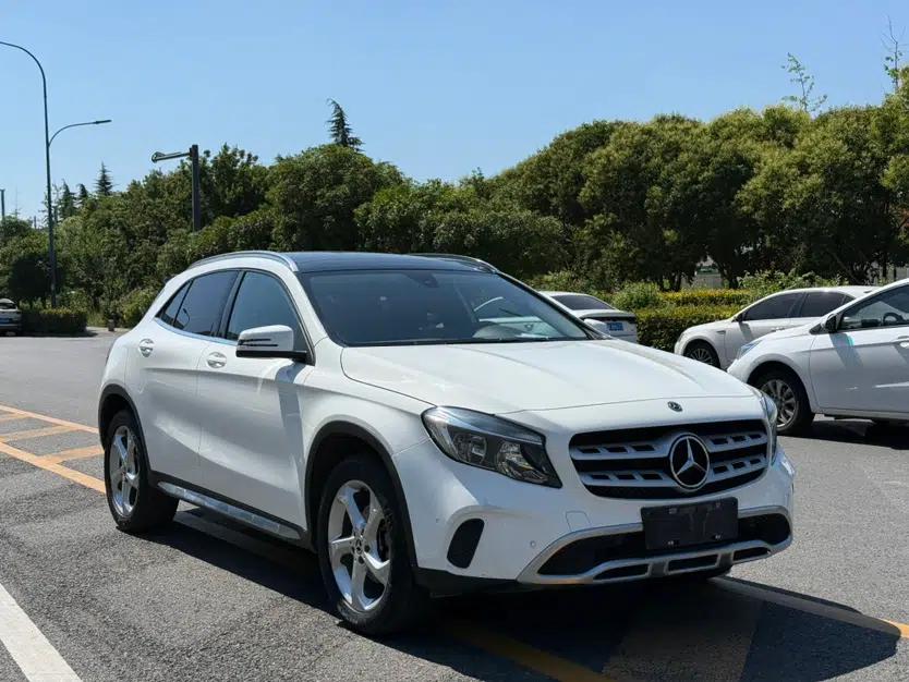 Mercedes-Benz GLA 2018 GLA 200 Sport Edition — миниатюра 3