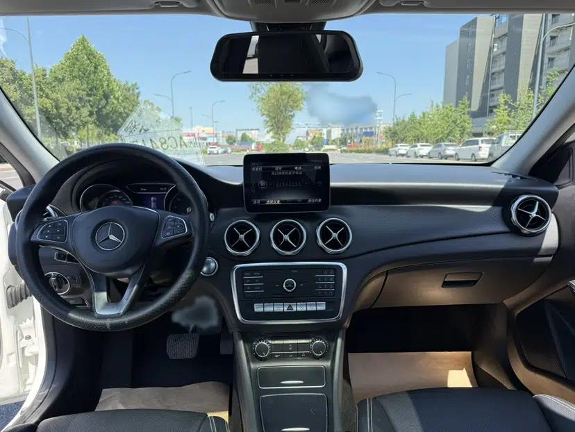 Mercedes-Benz GLA 2018 GLA 200 Sport Edition — миниатюра 8