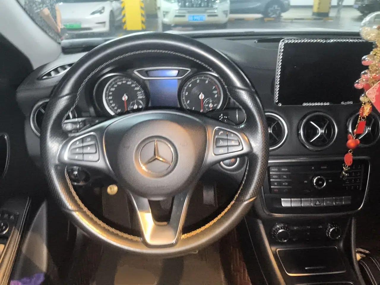 Mercedes-Benz GLA 2017 GLA 200 Fashion Model — миниатюра 10