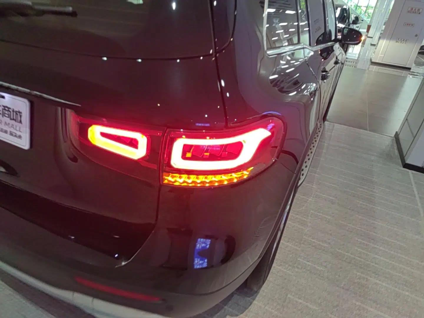 Mercedes-Benz GLB 2023 GLB 200 Fashion Model — миниатюра 14