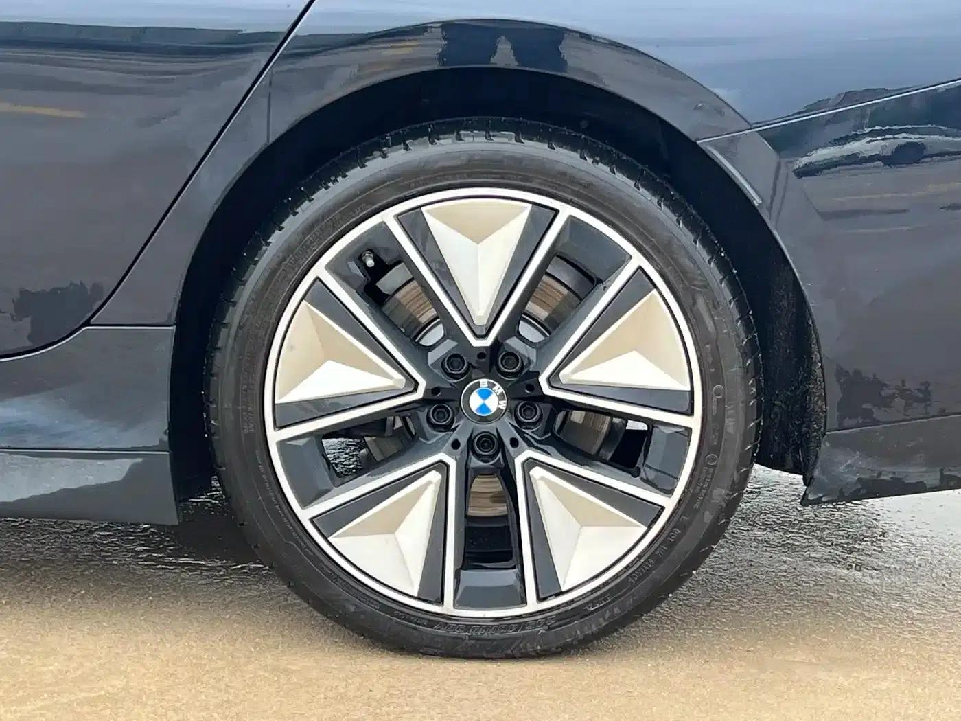 BMW i3 2025 eDrive 40 L Shadow Sport Package — миниатюра 17