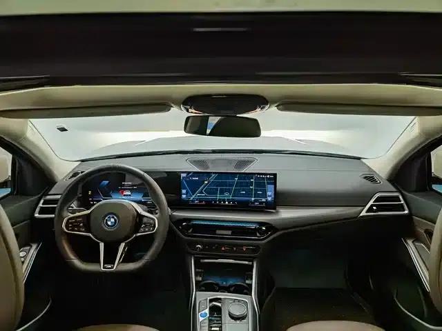 BMW i3 2025 eDrive 35 L — миниатюра 6