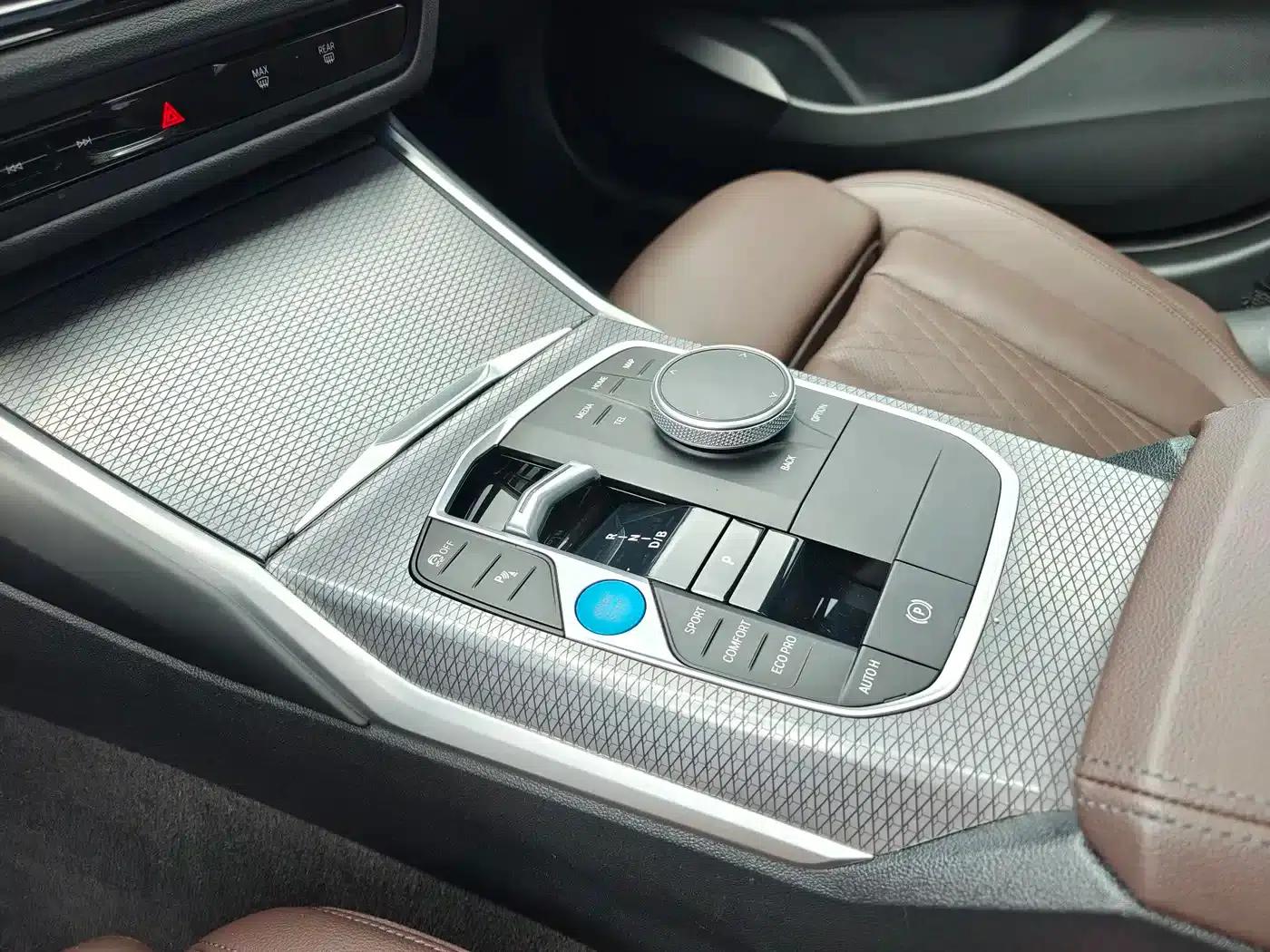 BMW i3 2024 eDrive 40 L Shadow Edition — миниатюра 16