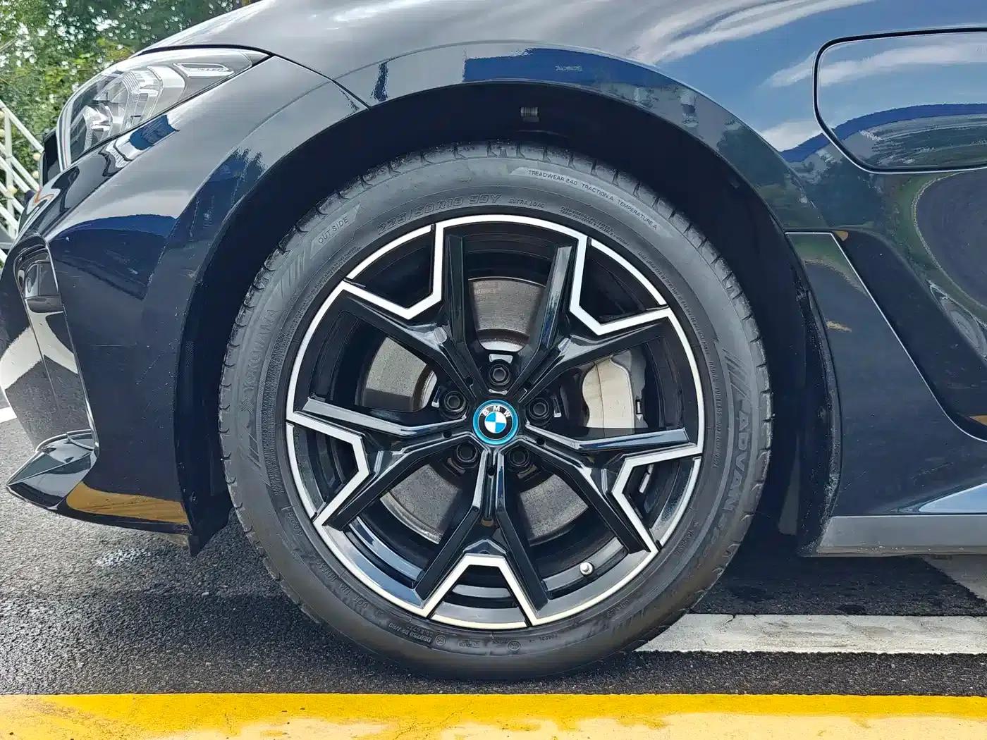 BMW i3 2024 eDrive 40 L Shadow Edition — миниатюра 6