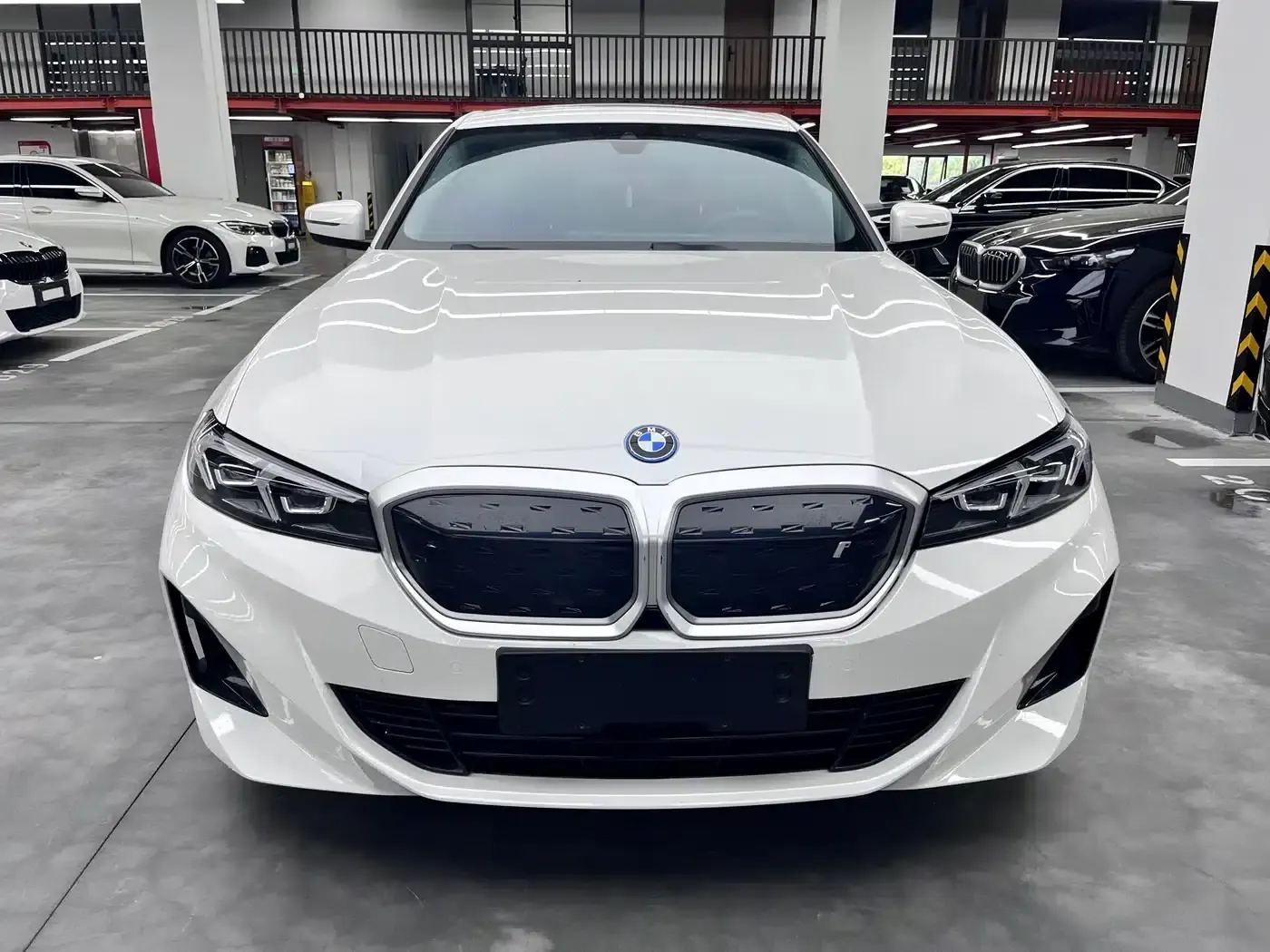 BMW i3 2024 eDrive 35L — миниатюра 2