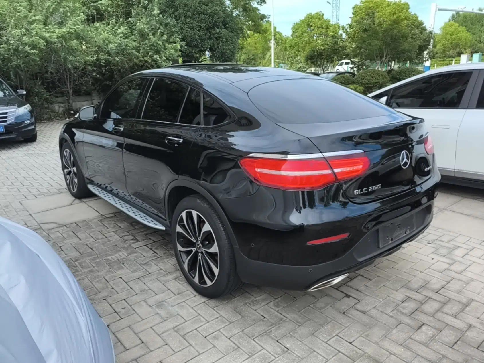 Mercedes-Benz GLC Coupe 2018 GLC 260 4MATIC Coupe SUV — миниатюра 4