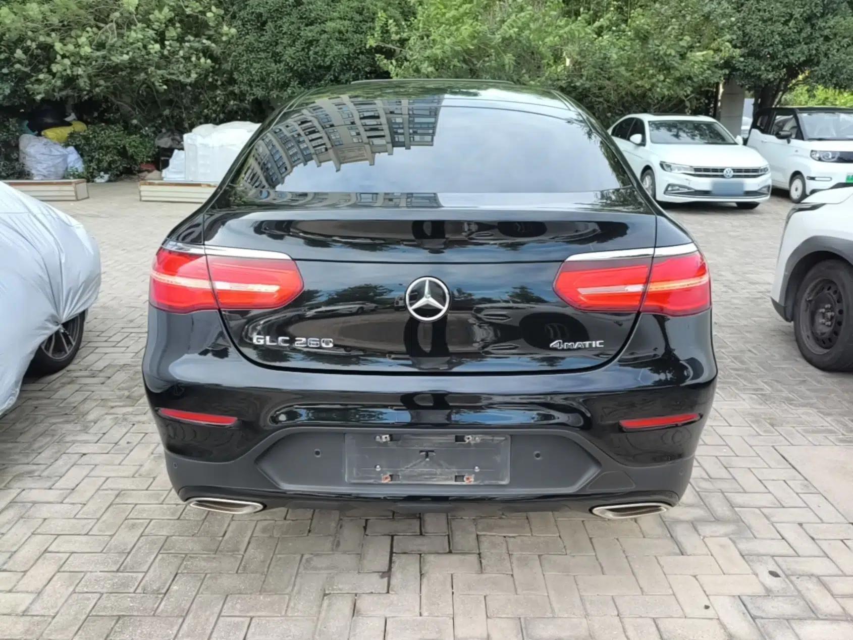 Mercedes-Benz GLC Coupe 2018 GLC 260 4MATIC Coupe SUV — миниатюра 5