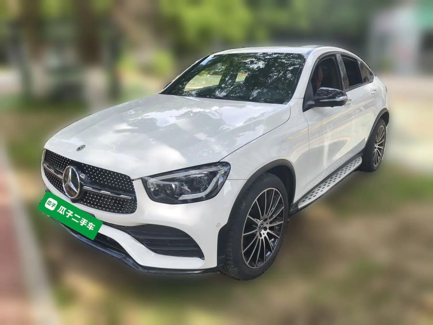 Mercedes-Benz GLC Coupe 2020 GLC 300 4MATIC AMG Line Coupe SUV — миниатюра 1