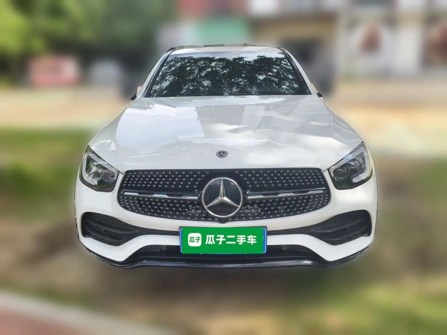 Mercedes-Benz GLC Coupe 2020 GLC 300 4MATIC AMG Line Coupe SUV — миниатюра 2