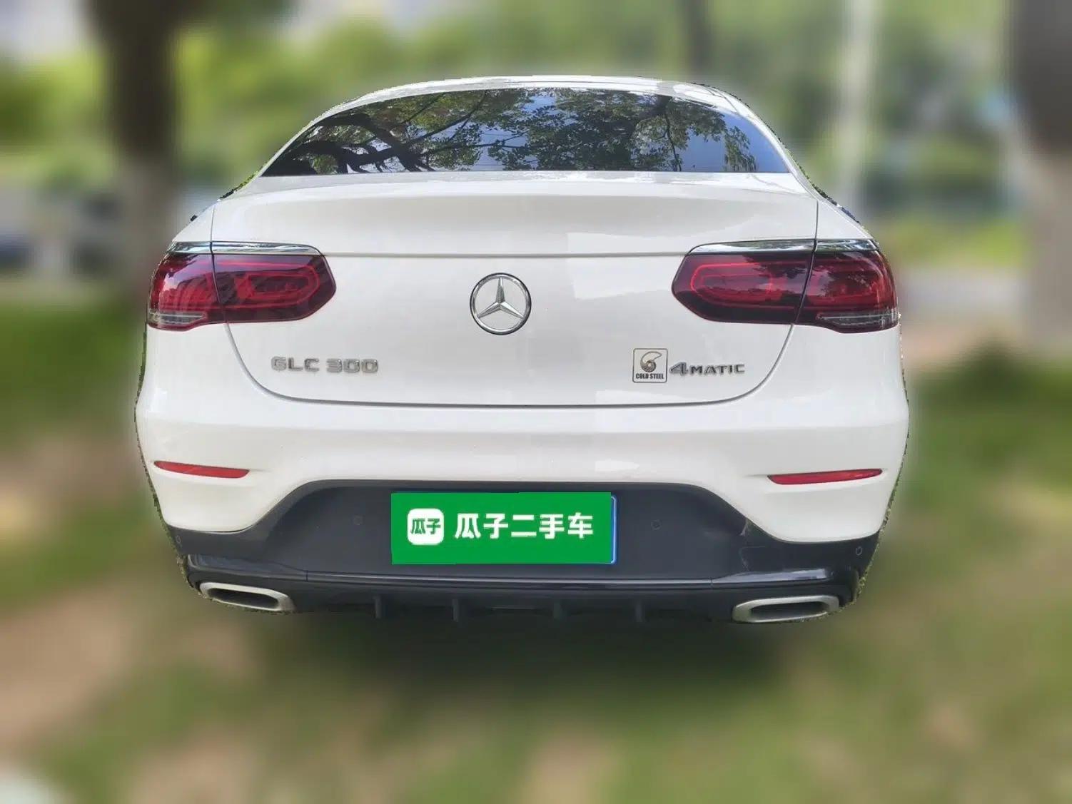 Mercedes-Benz GLC Coupe 2020 GLC 300 4MATIC AMG Line Coupe SUV — миниатюра 5