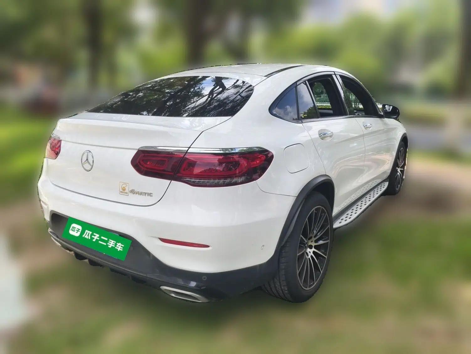 Mercedes-Benz GLC Coupe 2020 GLC 300 4MATIC AMG Line Coupe SUV — миниатюра 6