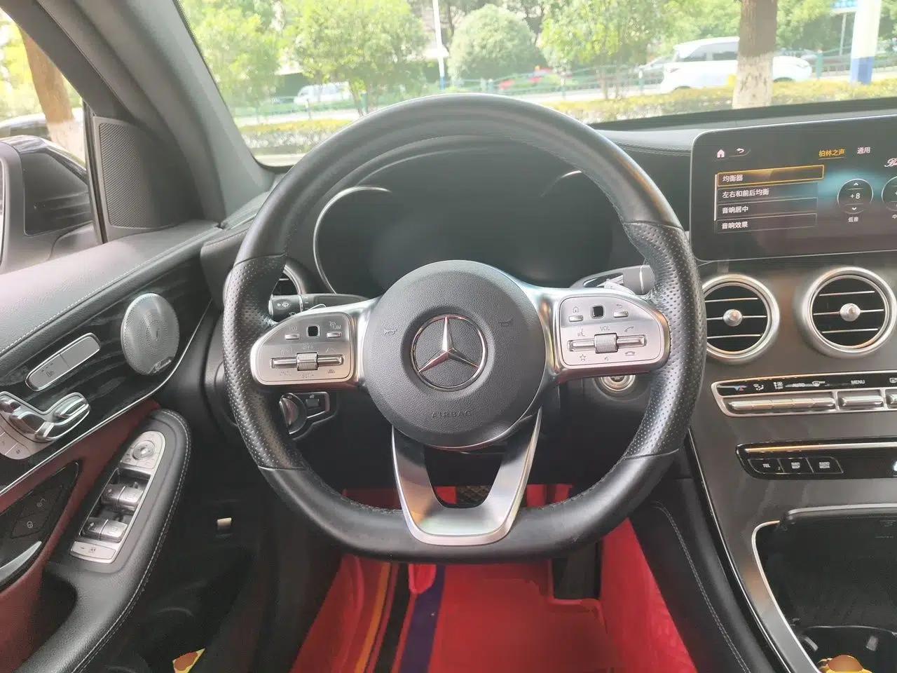 Mercedes-Benz GLC Coupe 2020 GLC 300 4MATIC AMG Line Coupe SUV — миниатюра 10