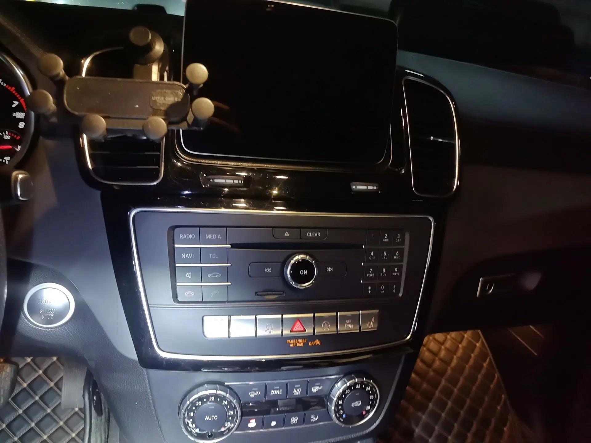 Mercedes-Benz GLE Coupe 2015 GLE 320 4MATIC Coupe SUV — миниатюра 13
