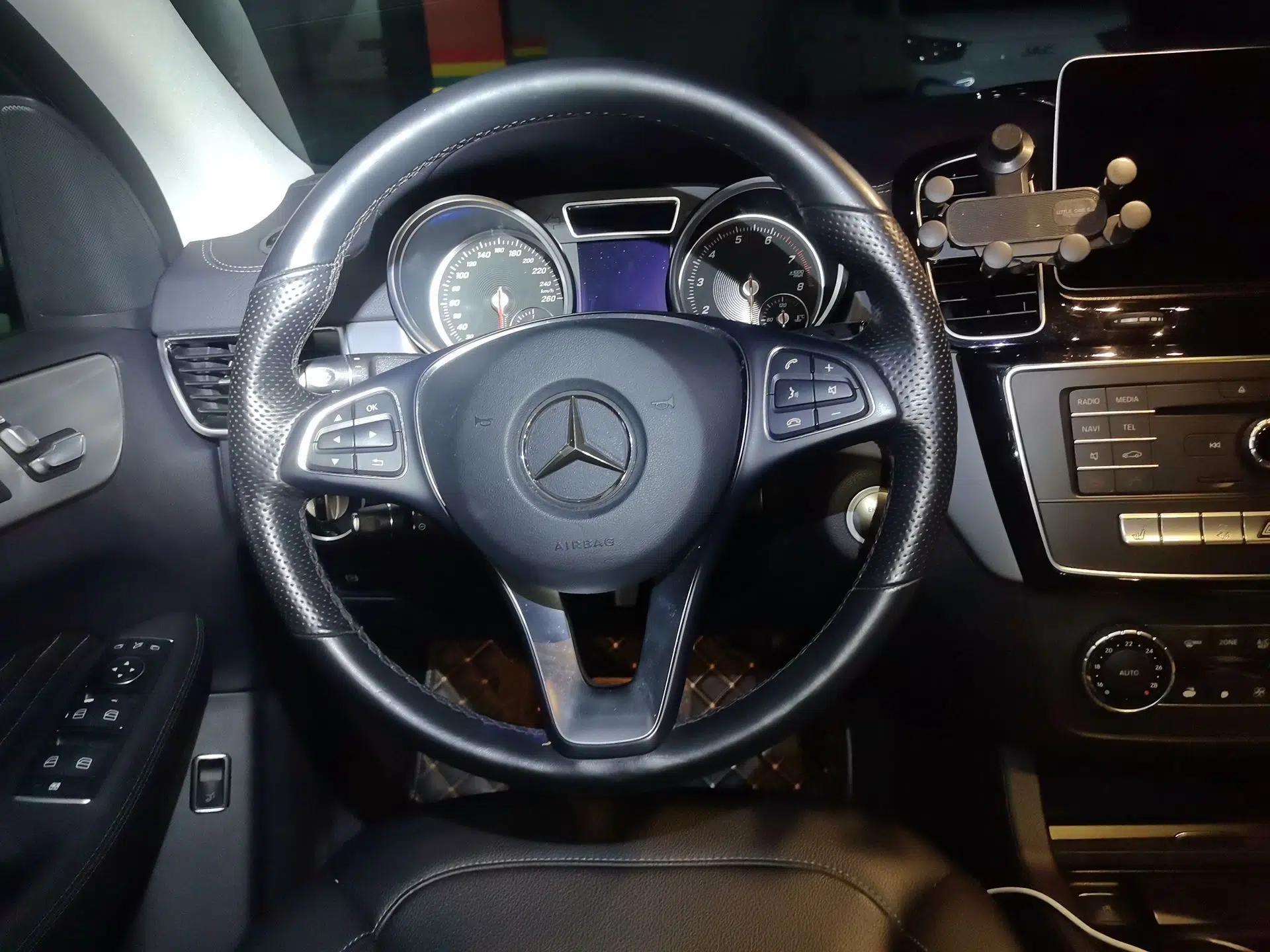 Mercedes-Benz GLE Coupe 2015 GLE 320 4MATIC Coupe SUV — миниатюра 10