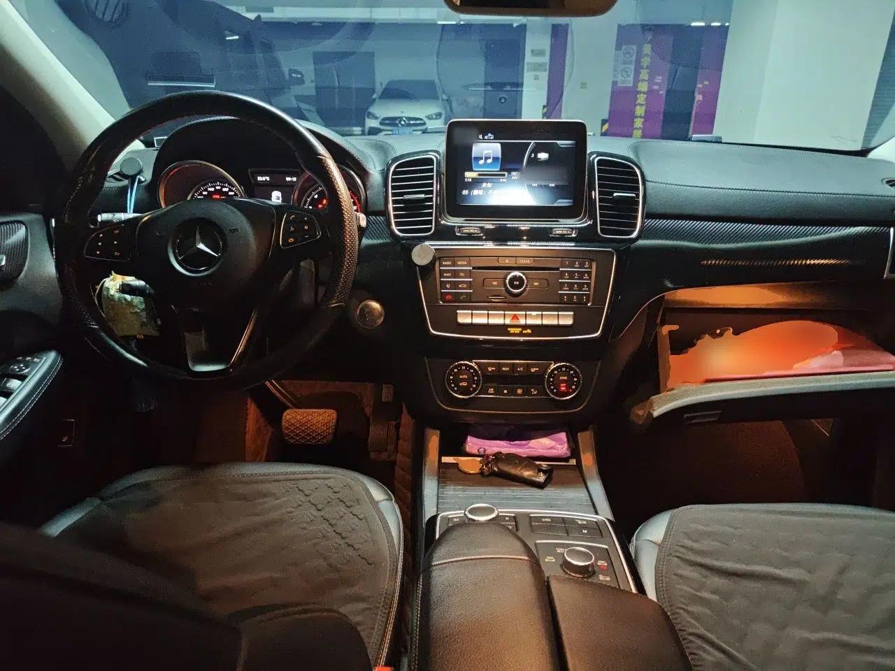 Mercedes-Benz GLE Coupe 2018 GLE 400 4MATIC Coupe SUV — миниатюра 9