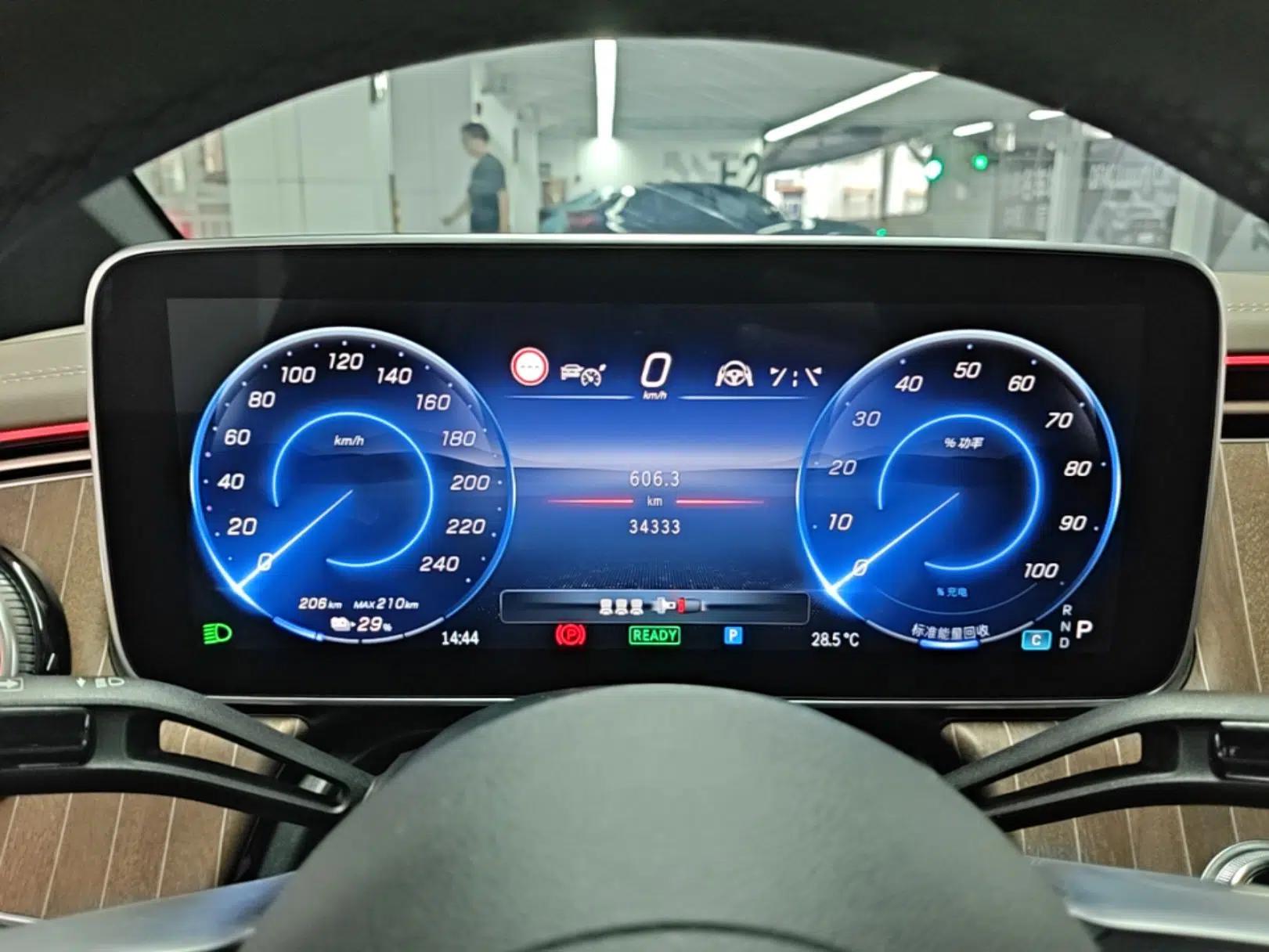 Mercedes-Benz EQE 2022 350 Luxury Edition — миниатюра 14