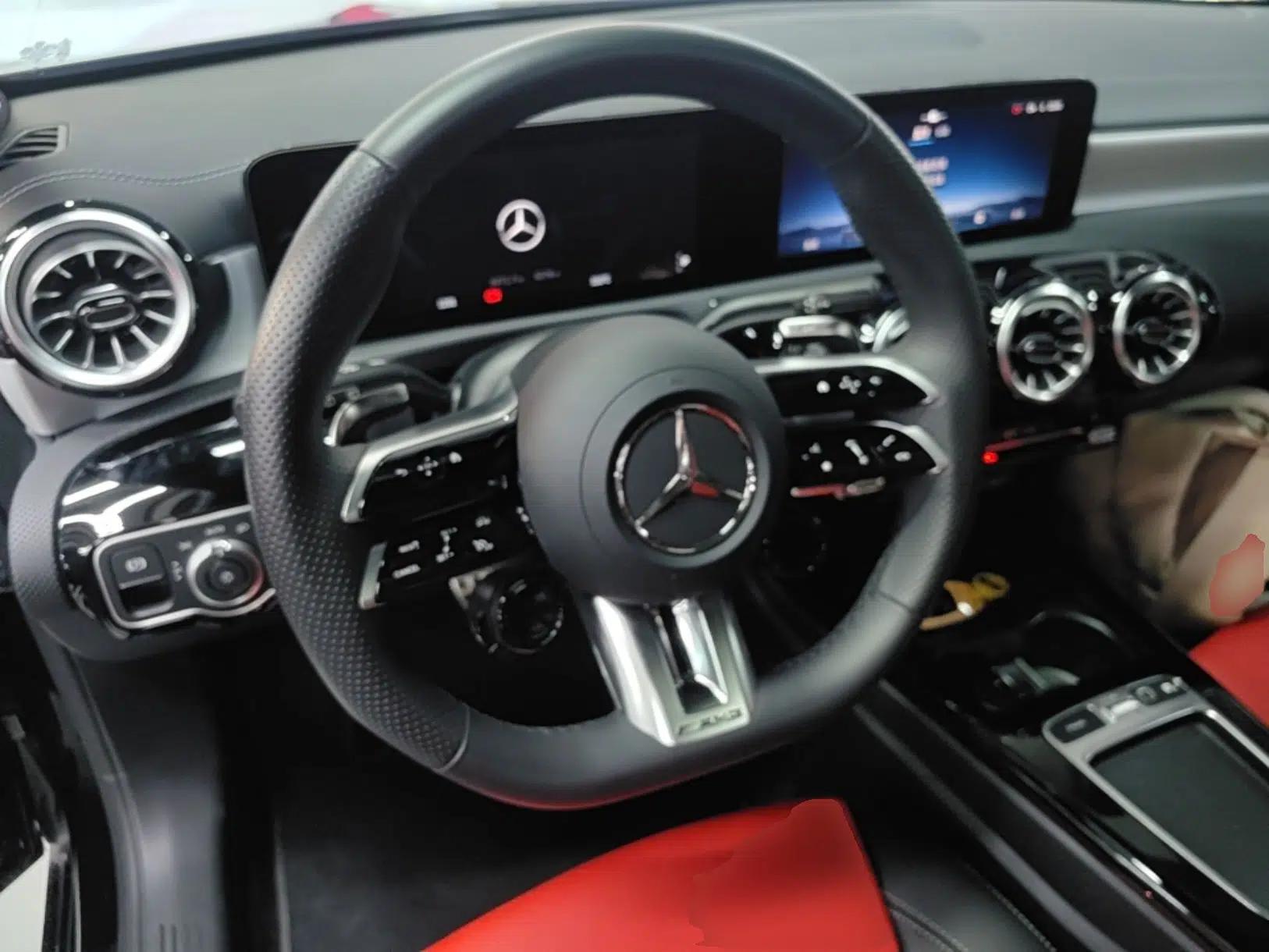 Mercedes-Benz A AMG 2025-Year Restyled AMG A 35 4MATIC — миниатюра 13