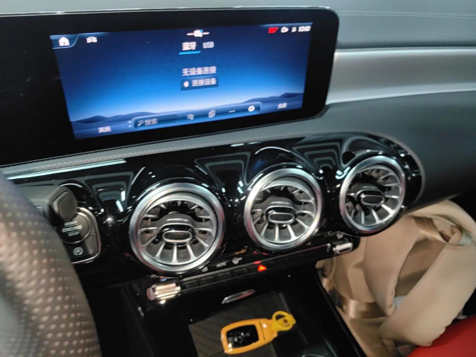 Mercedes-Benz A AMG 2025-Year Restyled AMG A 35 4MATIC — миниатюра 15
