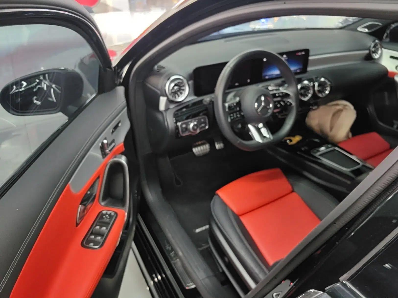 Mercedes-Benz A AMG 2025-Year Restyled AMG A 35 4MATIC — миниатюра 18