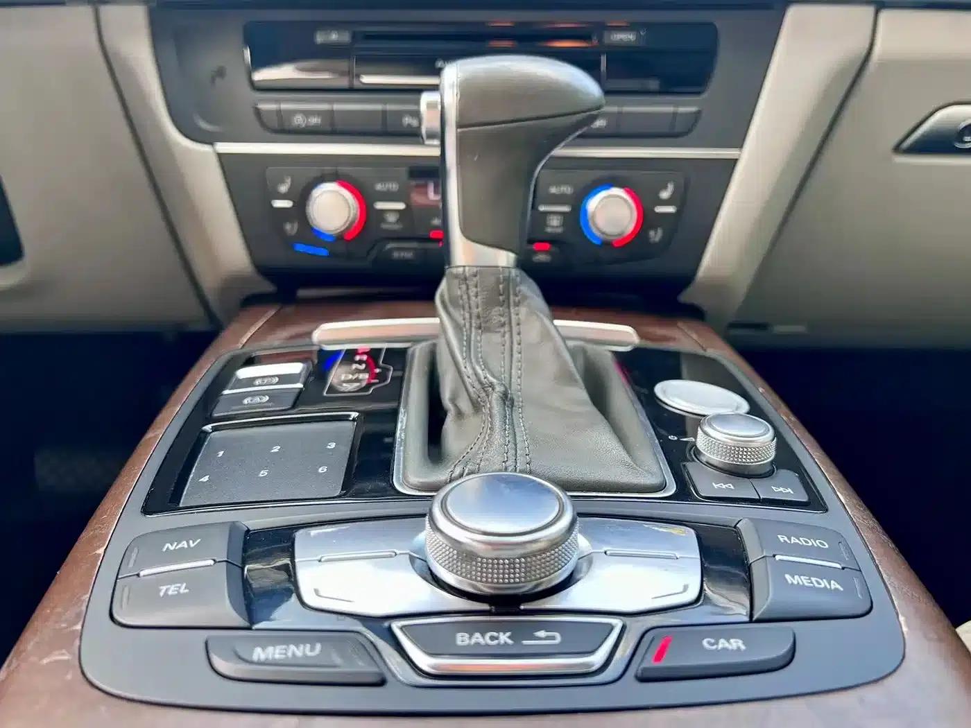 Audi A6L 2014 35 FSI quattro Luxury — миниатюра 14