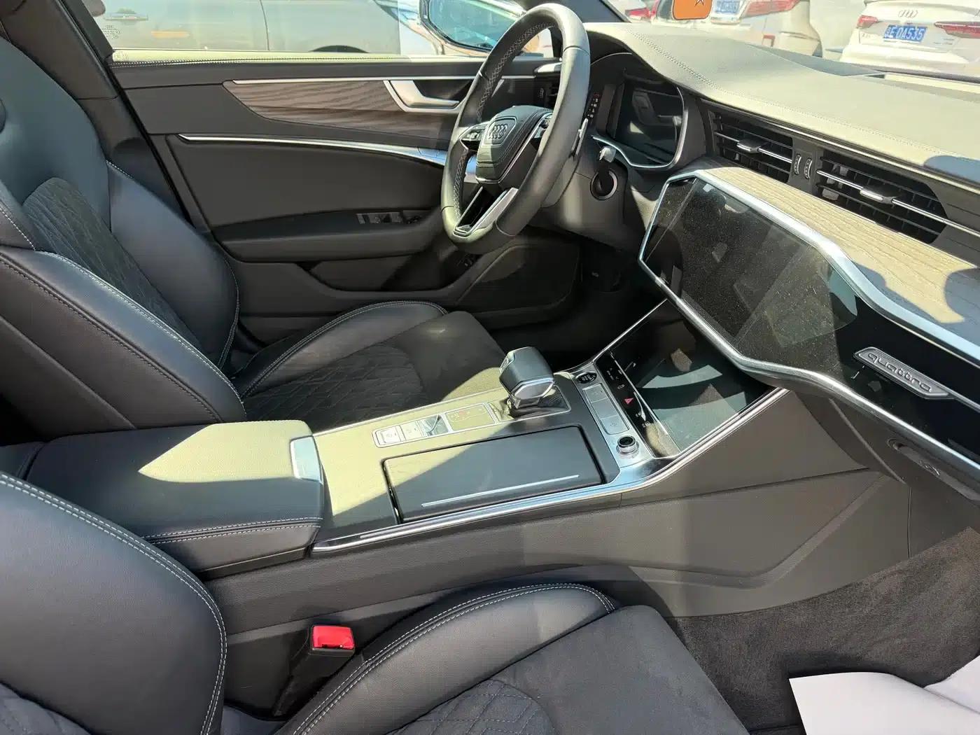 Audi A6L 2023 Facelift 45 TFSI quattro Premium Elegance Model — миниатюра 2