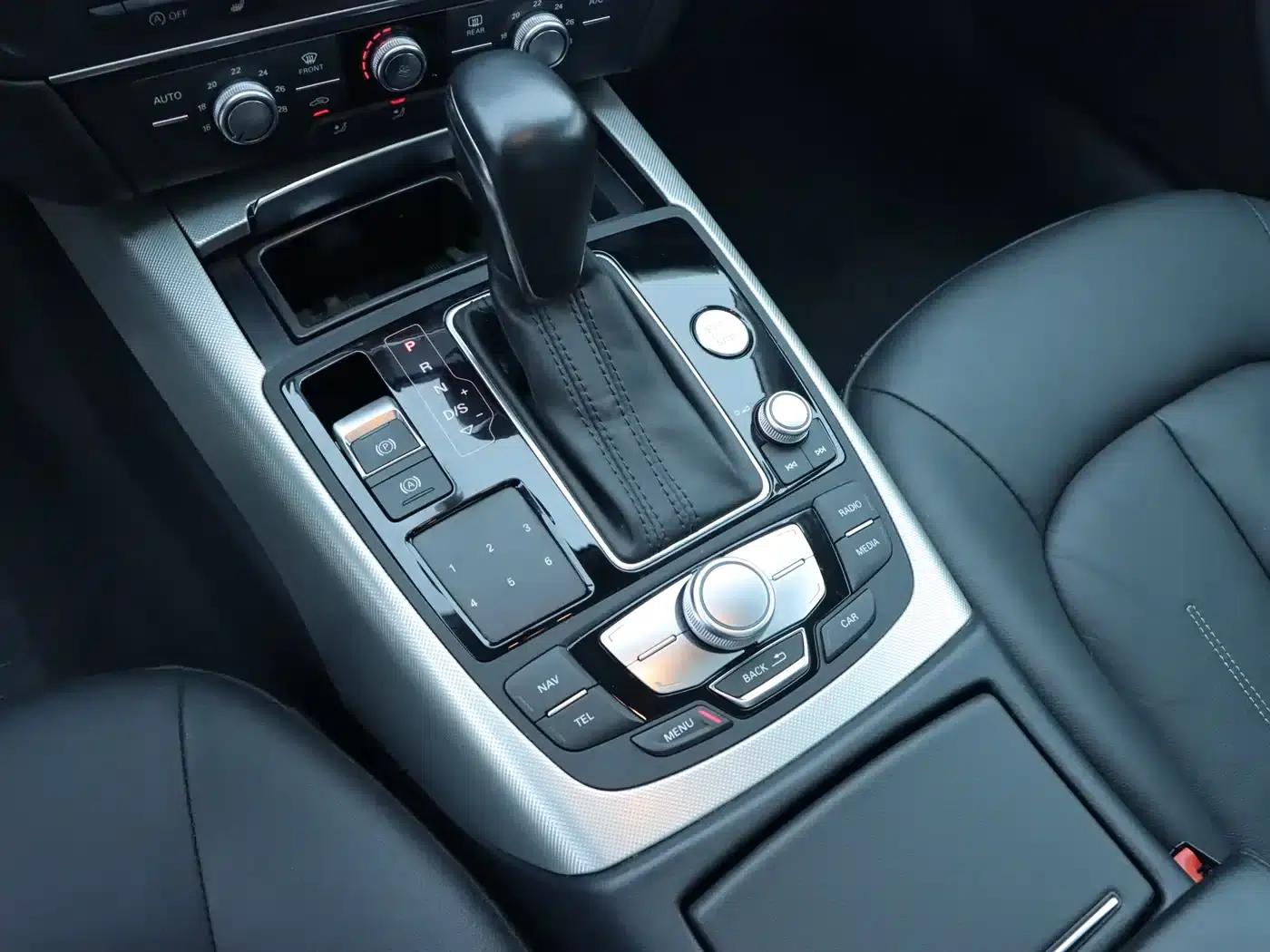 Audi A6L 2018 30th Anniversary Edition 35 TFSI Fashion Model — миниатюра 10