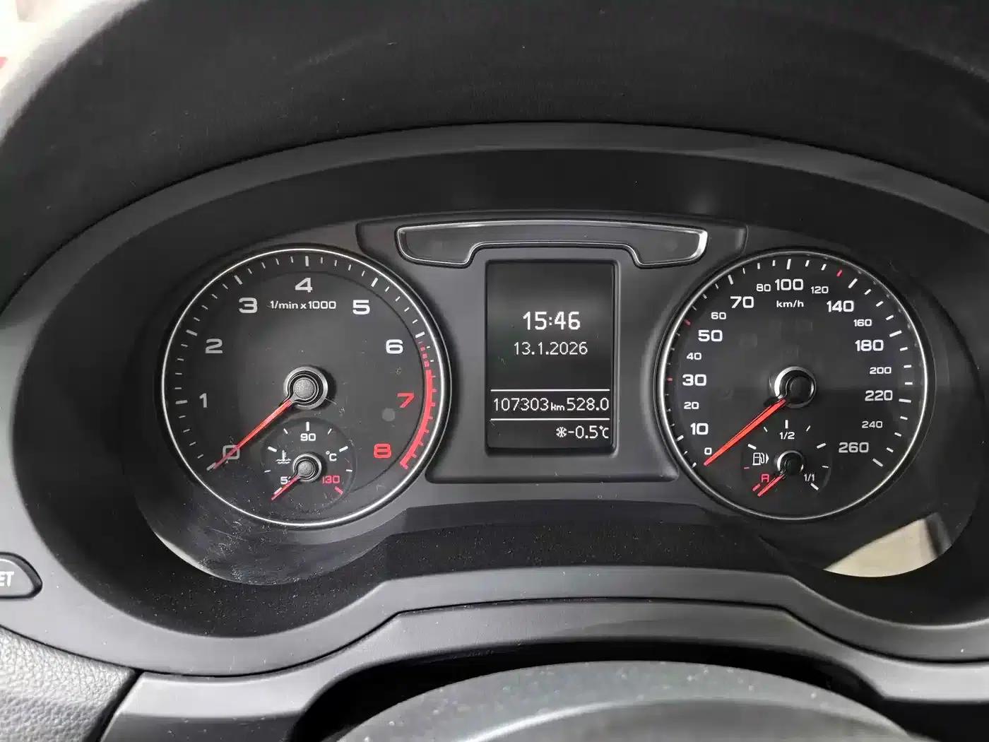 Audi Q3 2018 30th Anniversary Edition 35 TFSI Fashion Model — миниатюра 10