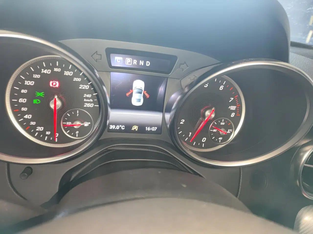 Mercedes-Benz SLC 2016 SLC 200 Fashion Model — миниатюра 11