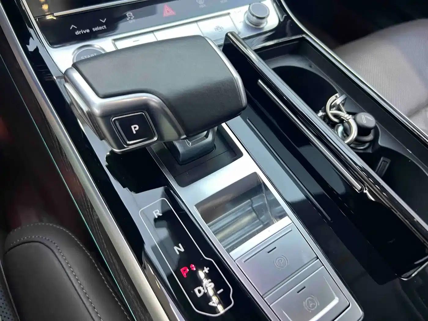 2022 Audi A8 A8L 50 TFSI quattro Comfort Edition — миниатюра 17