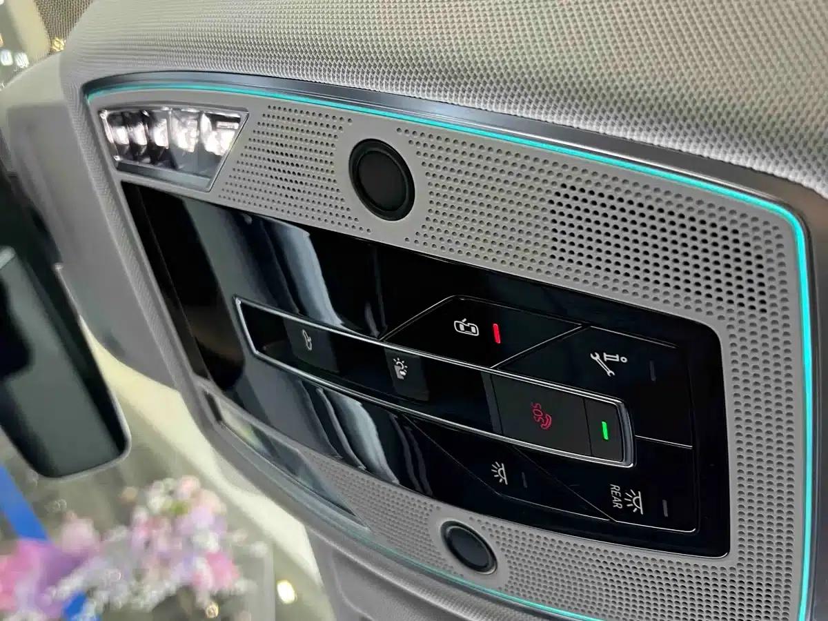 2022 Audi A8 A8L 50 TFSI quattro Comfort Edition — миниатюра 18