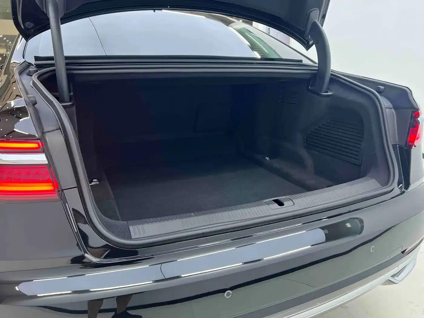 2022 Audi A8 A8L 50 TFSI quattro Comfort Edition — миниатюра 21