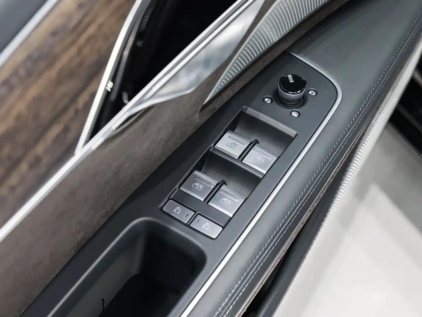 2021 Audi A8 A8L 55 TFSI quattro Premium — миниатюра 23