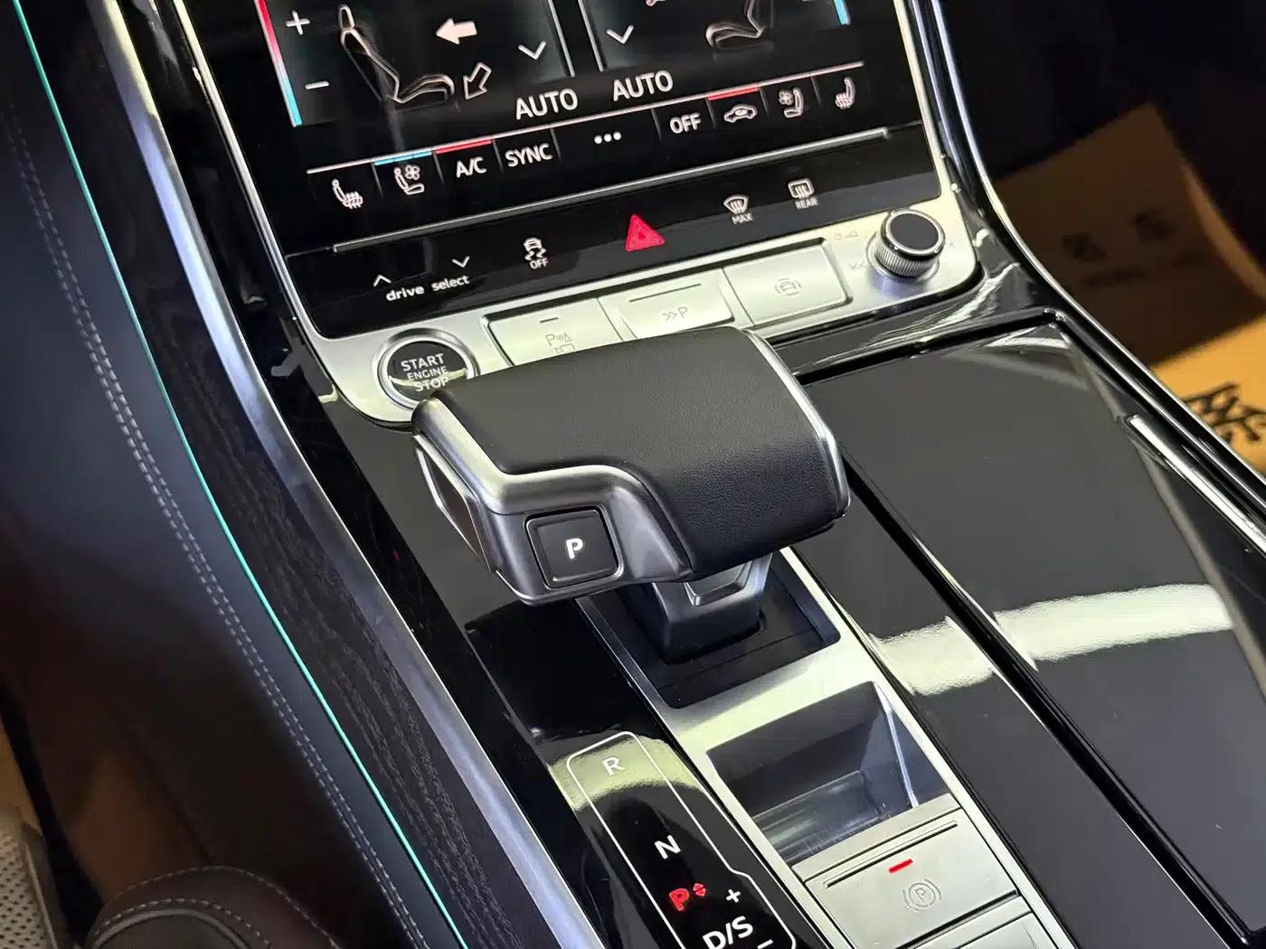 2023 Audi A8 A8L 50 TFSI quattro Premium Edition — миниатюра 9