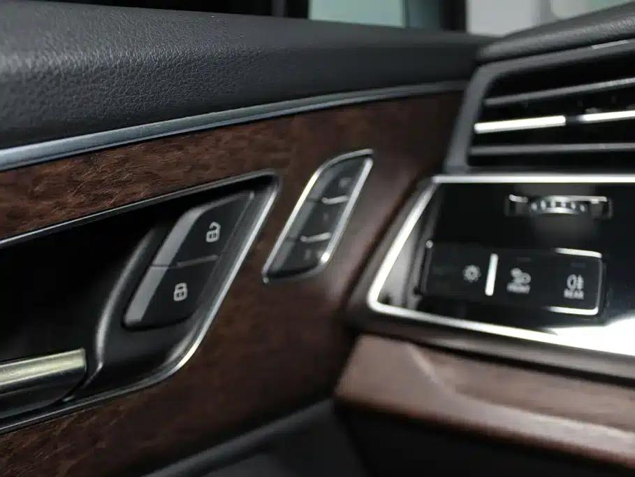 Audi Q7 2023 55 TFSI quattro S line Sport — миниатюра 15