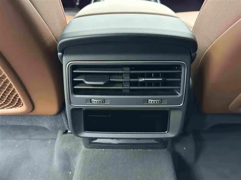 Audi Q7 2023 55 TFSI quattro S line Sport — миниатюра 11